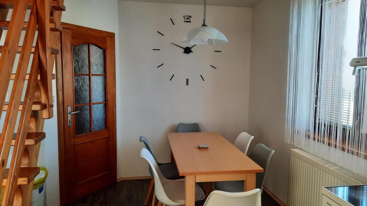 רוקיטניצה נאד איז'רו Apartmany U Jirousu מראה חיצוני תמונה